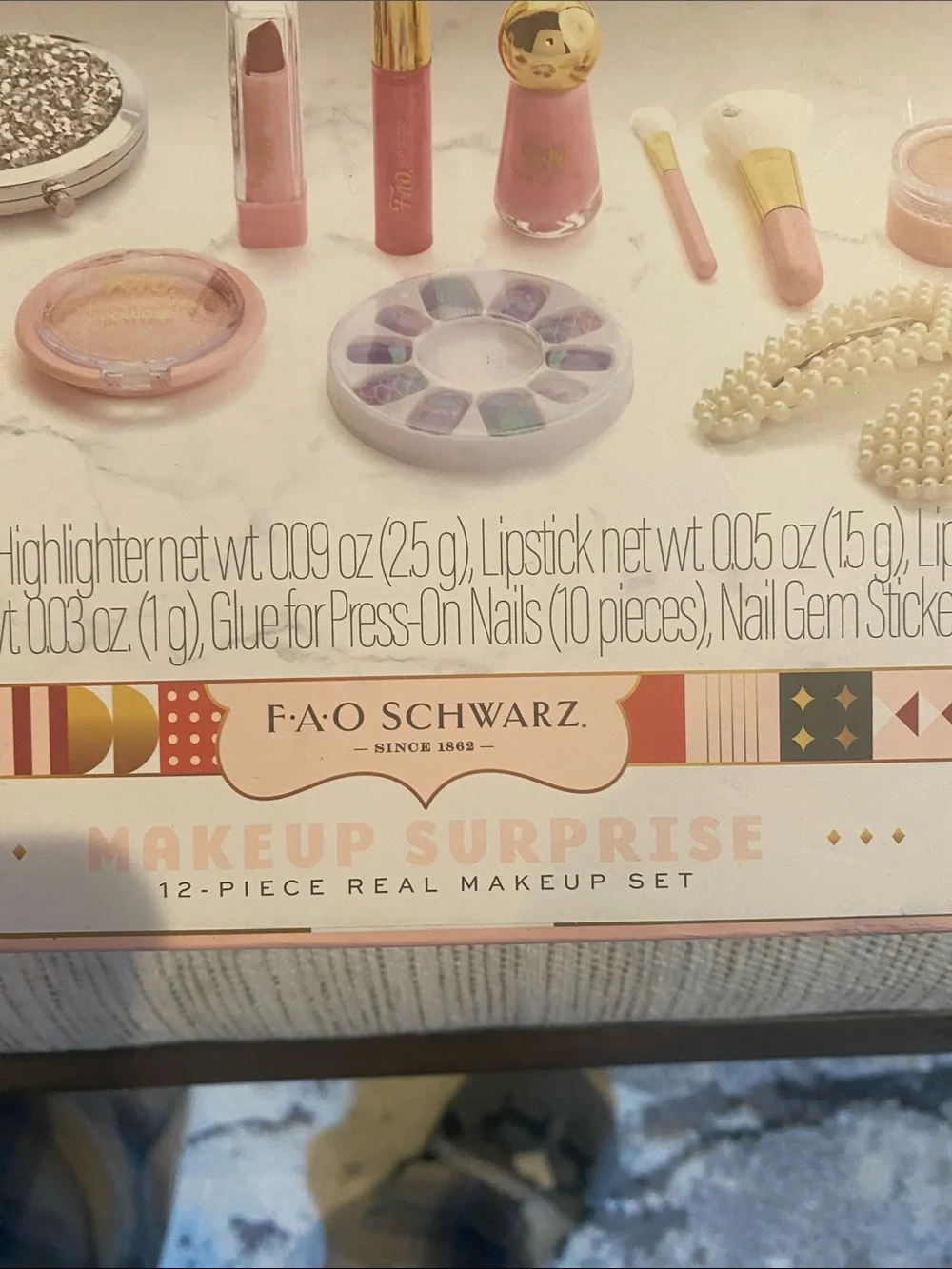 NIB FAO Schwartz 12 pc Makeup Surprise set